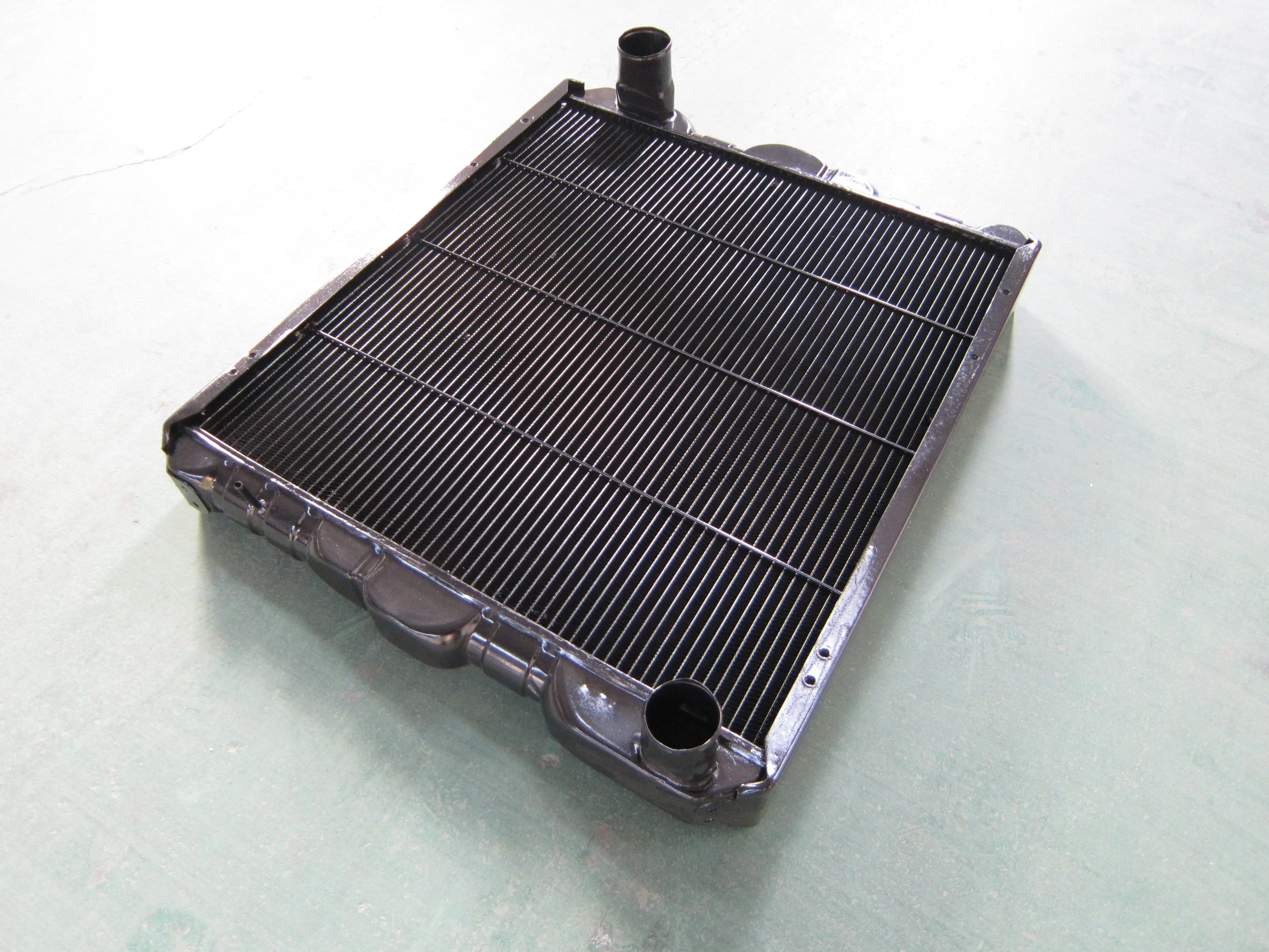 Radiator 21400-03Z79 for Nissan UD Trucks GE13TA UD380 SD TD