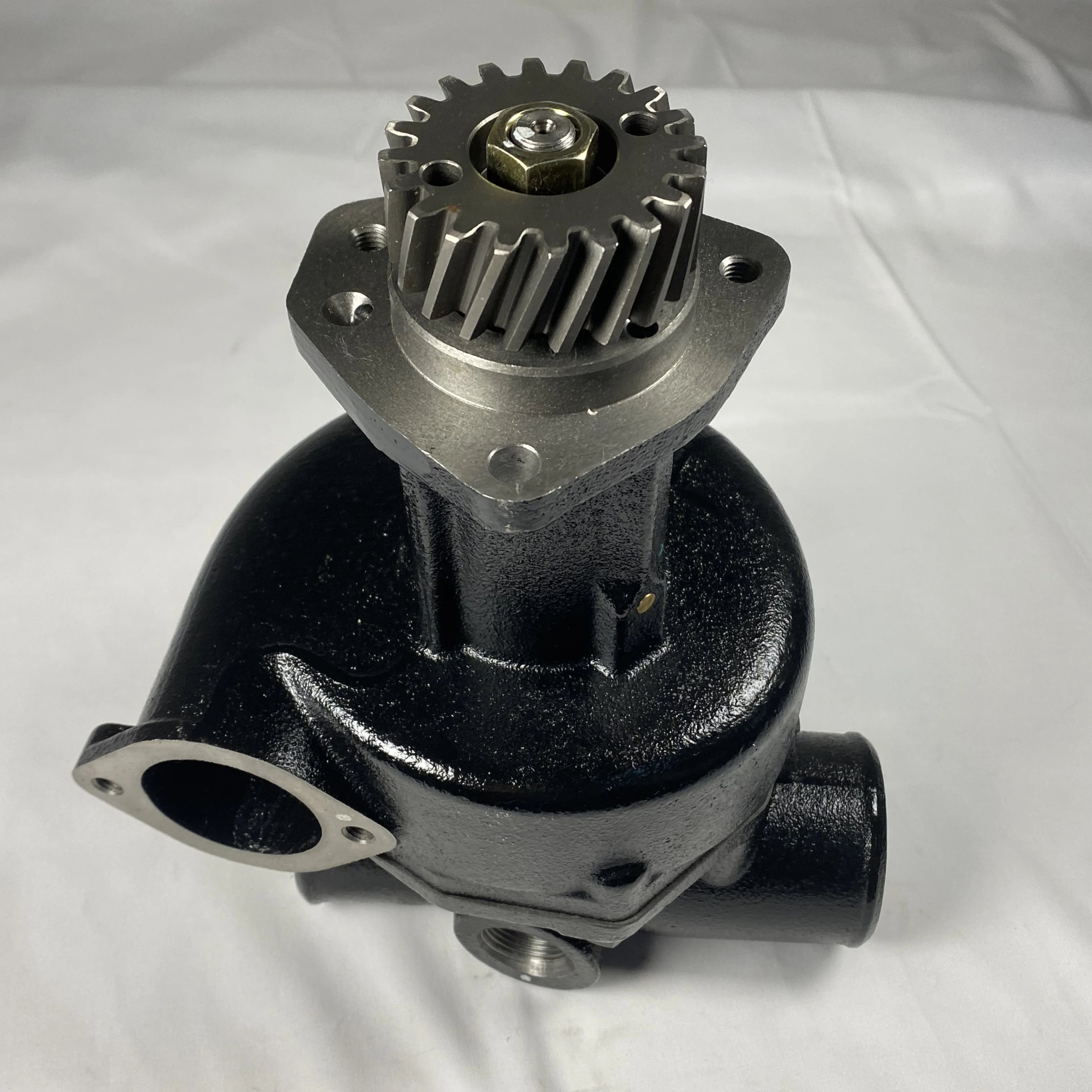 Water Pump 21010-97572 21008-96107 for Nissan PD6 PE6