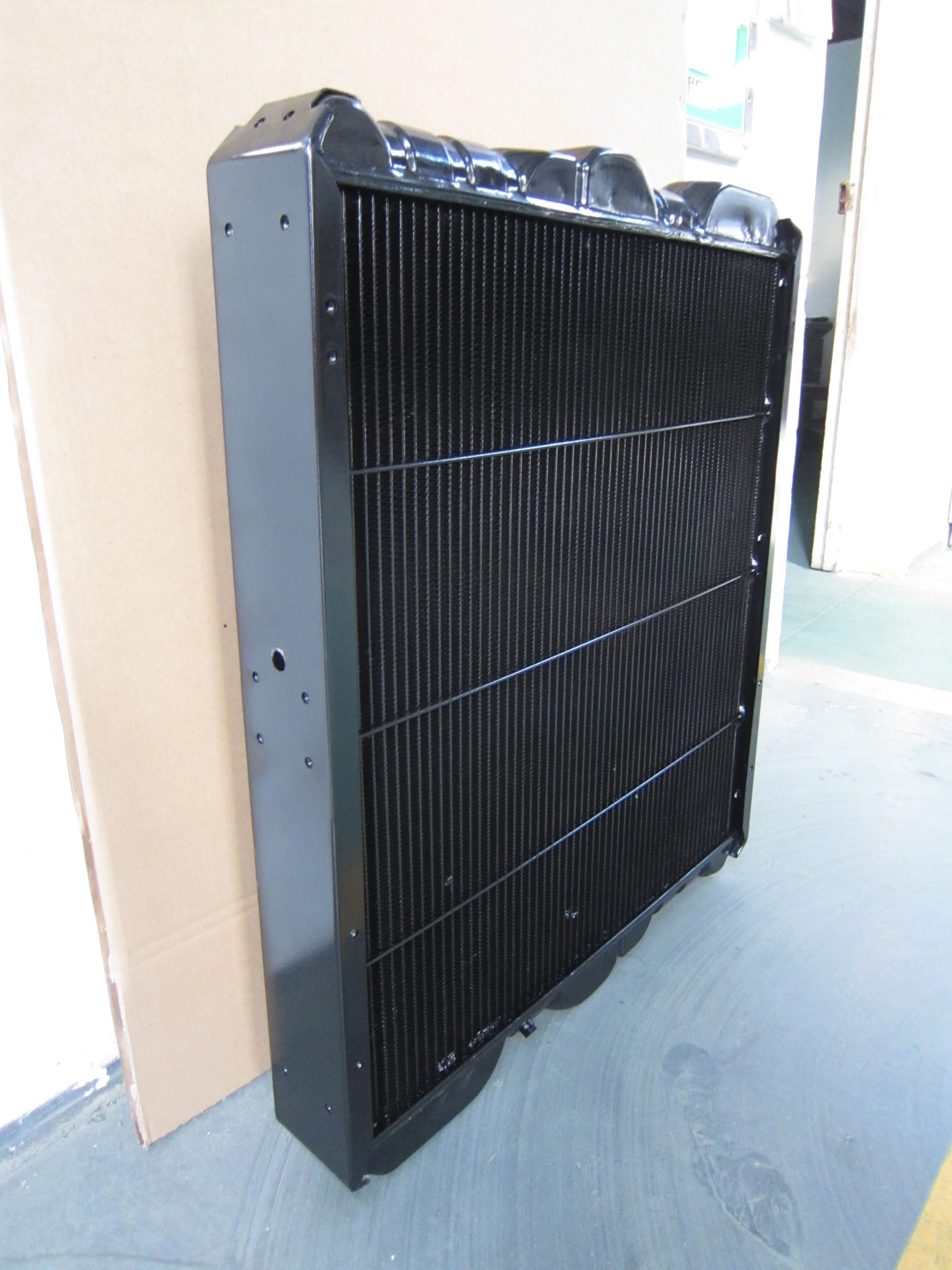 Radiator 21400-03Z79 for Nissan UD Trucks GE13TA UD380 SD TD