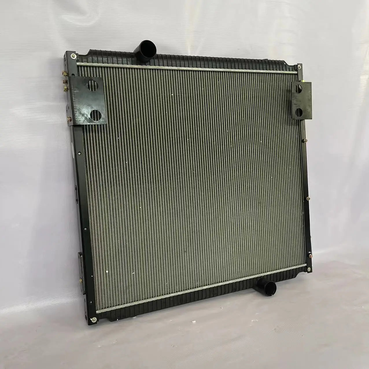 Radiator 1301010-H0100 for FAW Dongfeng J5 J6 Trucks 2005–20