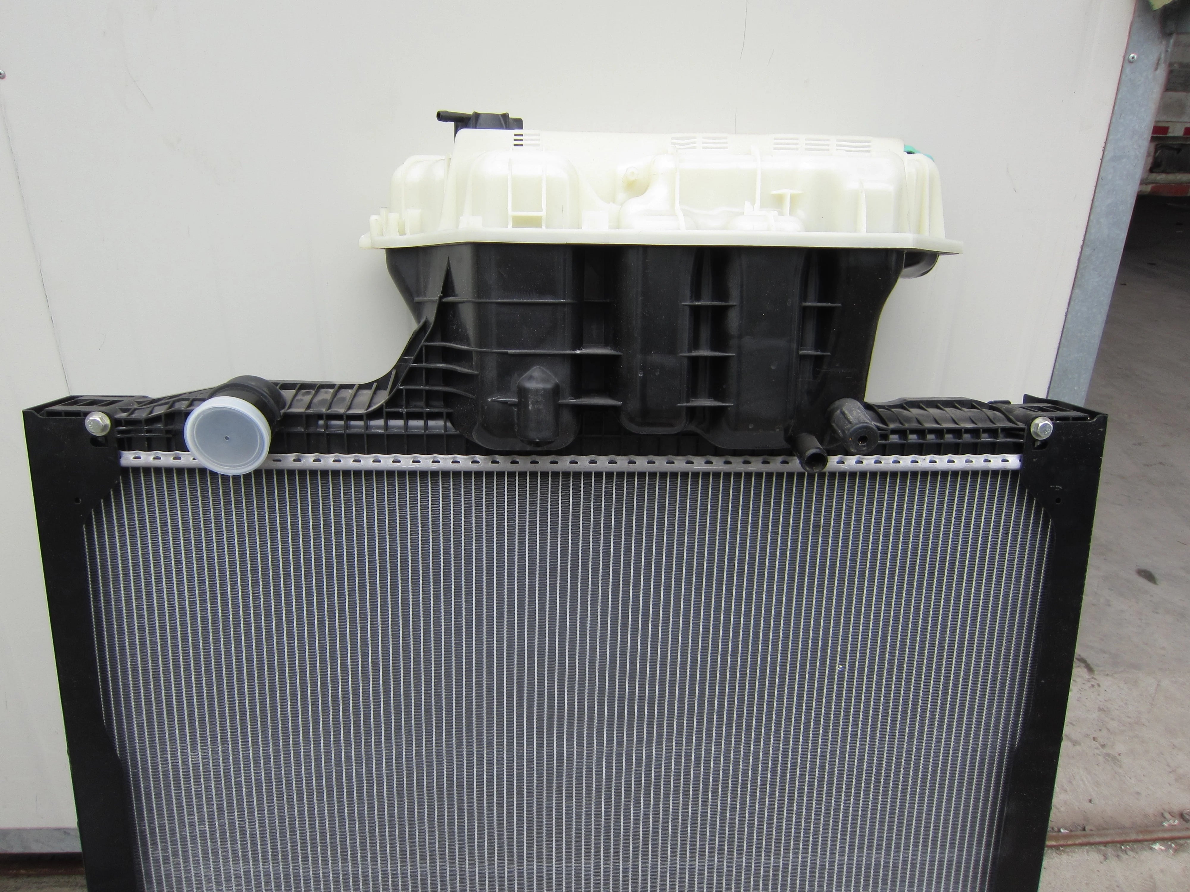 Radiator 81061016482 81061016511 for MAN TGA Trucks 2000–15