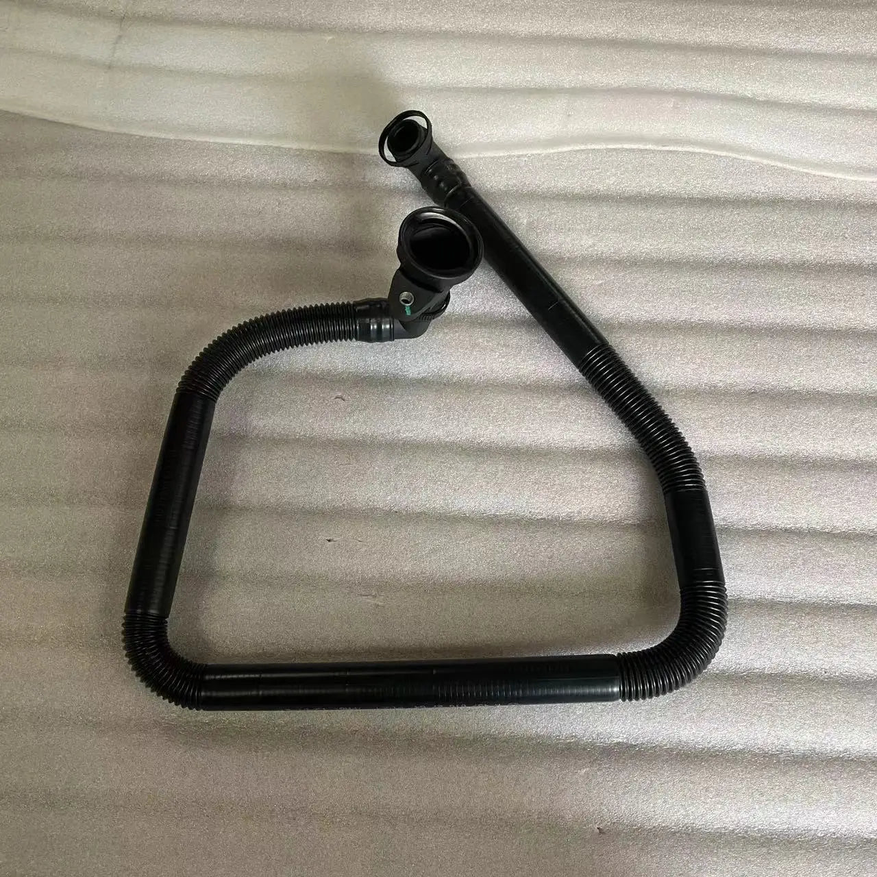 Mercedes Truck Oil Filler Pipe A4570102764 (1996–2014)