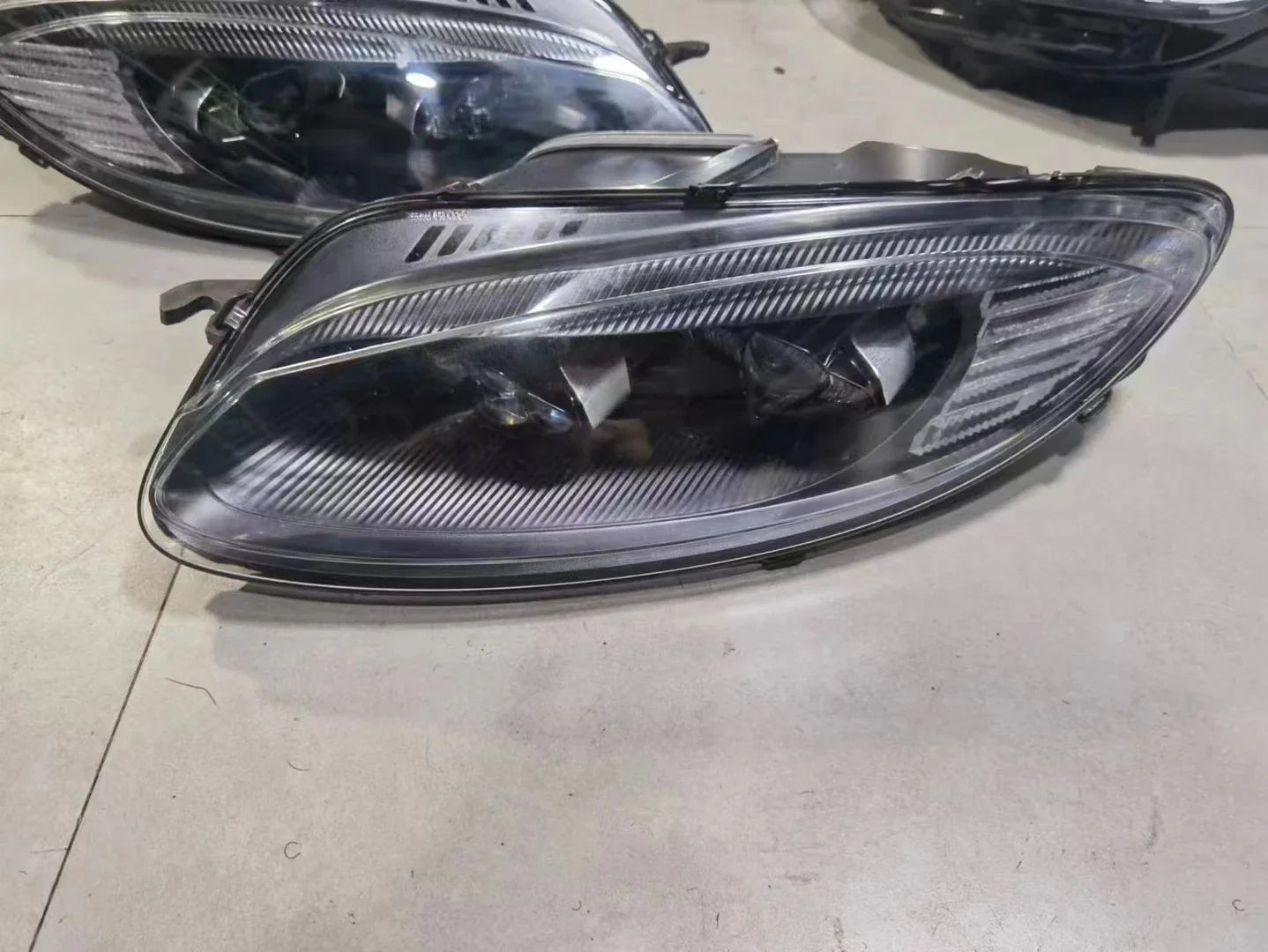 Original Used Headlight KY63-13W030 / KY63-13W029 Vantage