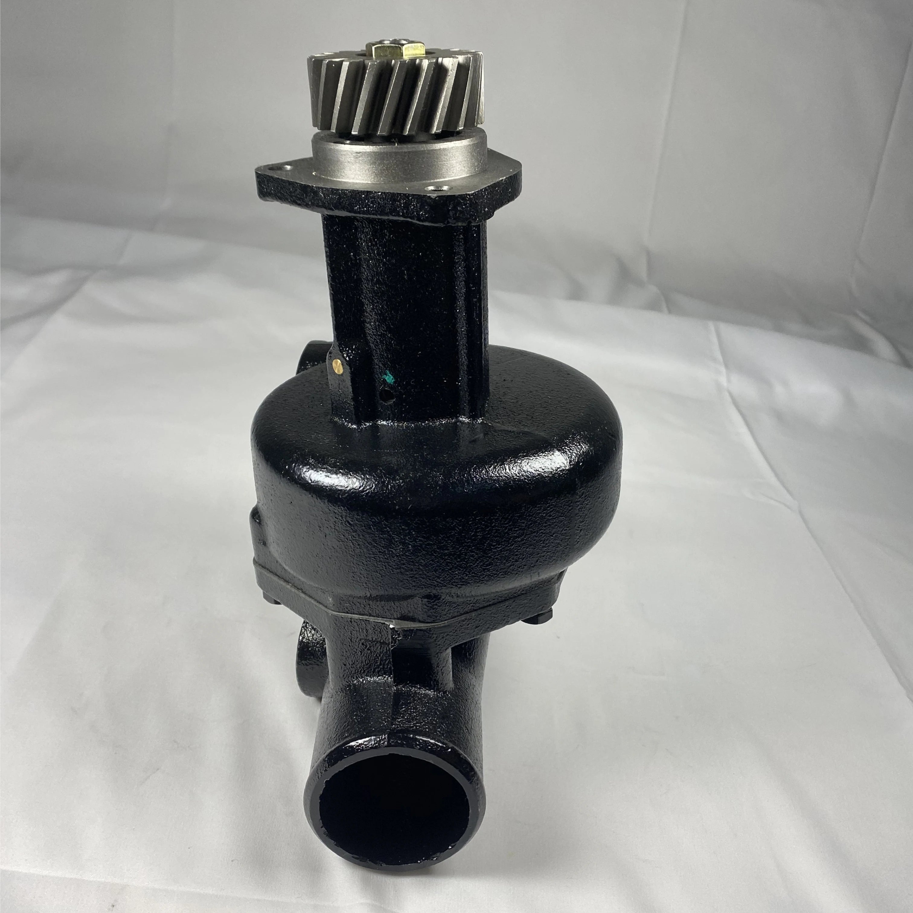 Water Pump 21010-97572 21008-96107 for Nissan PD6 PE6