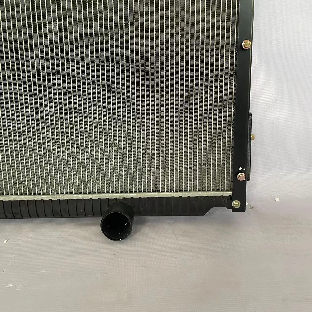 Radiator 1301010-H0100 for FAW Dongfeng J5 J6 Trucks 2005–20