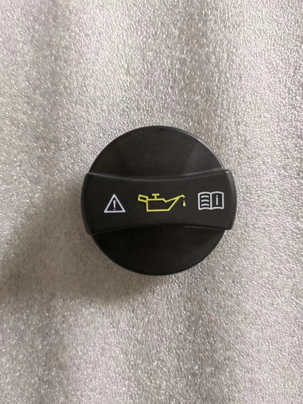 Mercedes OM457/OM460 Oil Filling Cover A0000101285 1996–2014