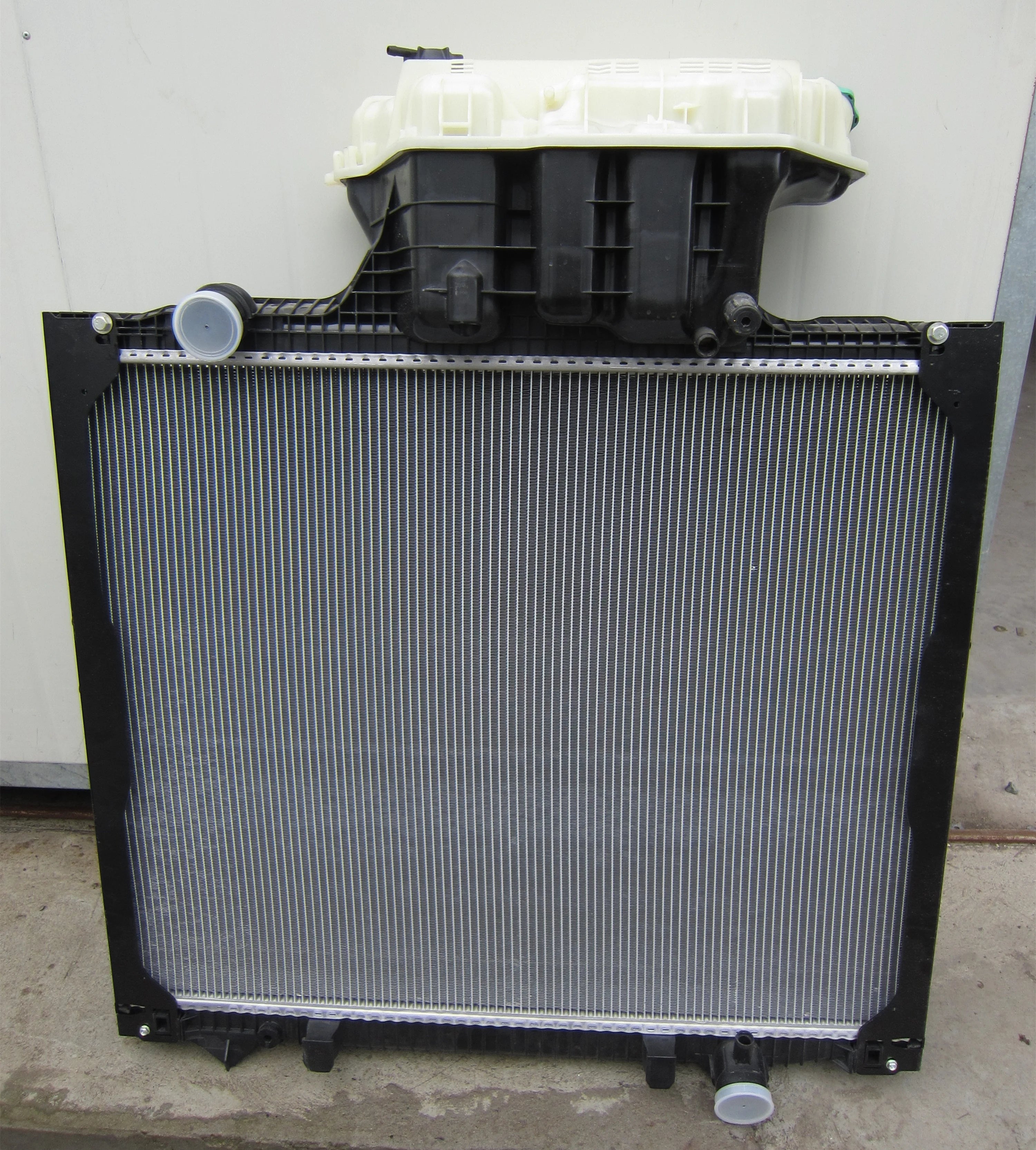 Radiator 81061016482 81061016511 for MAN TGA Trucks 2000–15