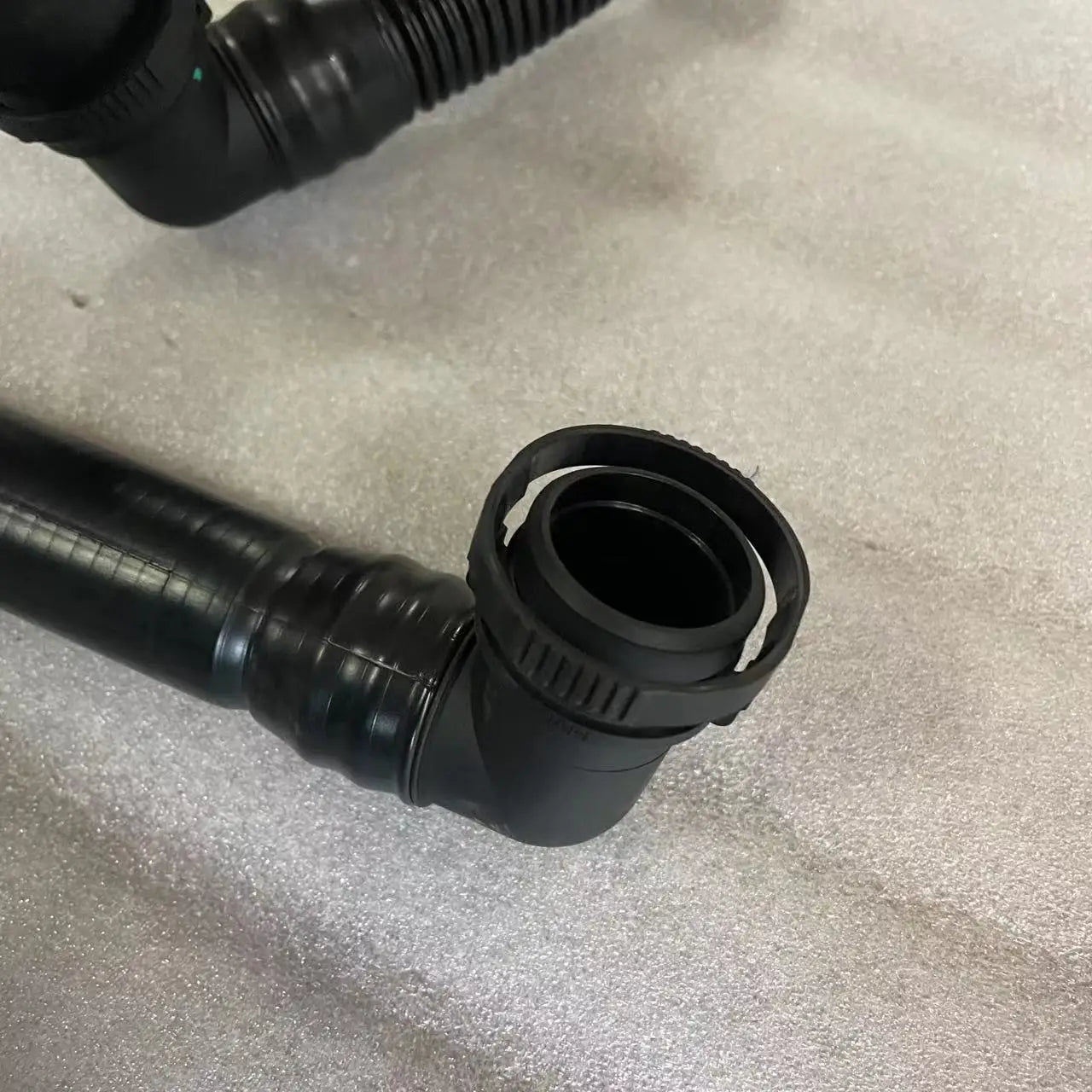 Mercedes Truck Oil Filler Pipe A4570102764 (1996–2014)