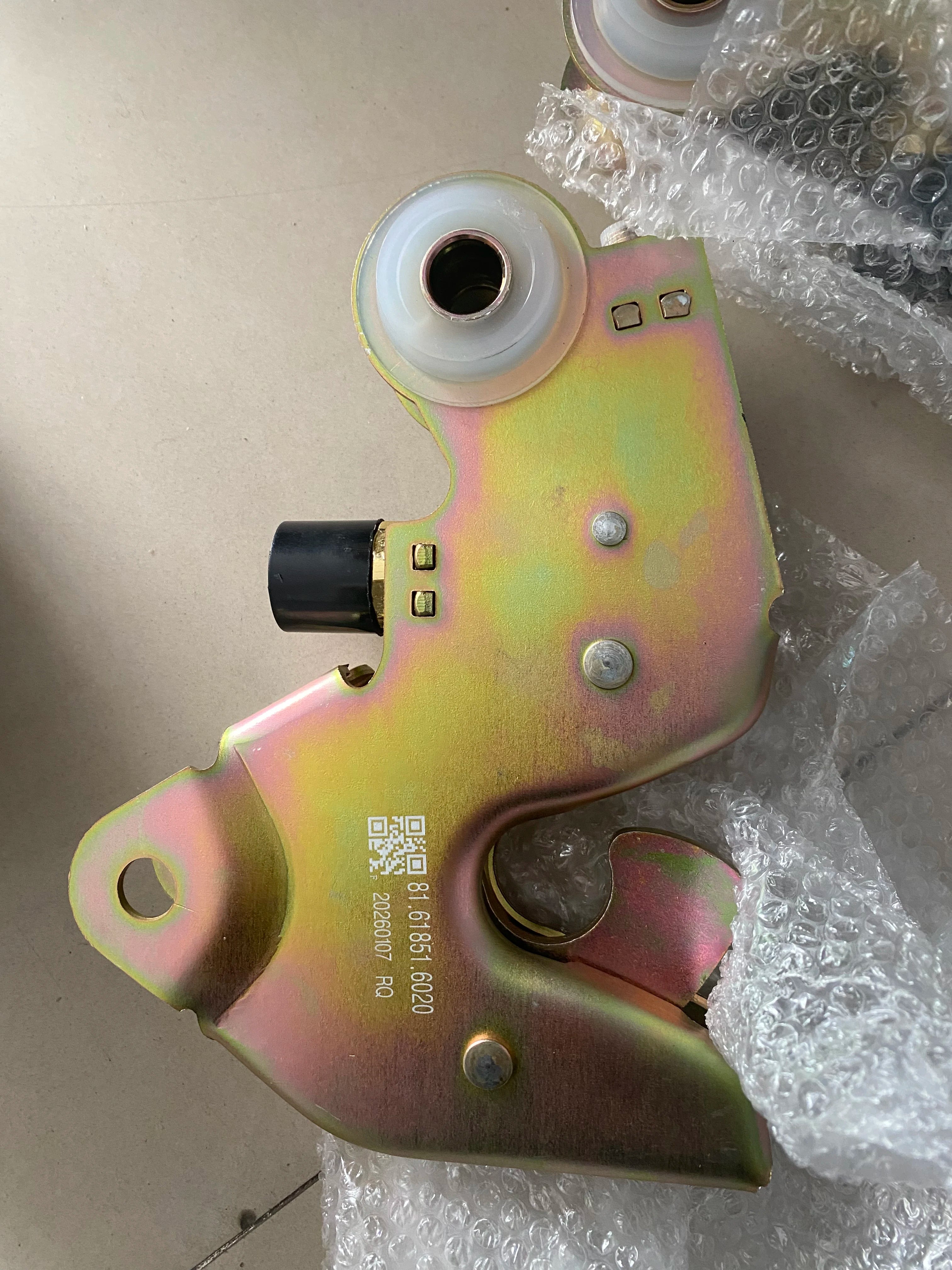 Cab Hydraulic Lock Assembly 81.61851.6020 for Shacman cabs - image 1