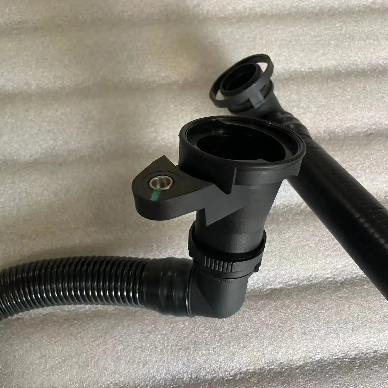 Mercedes Truck Oil Filler Pipe A4570102764 (1996–2014)