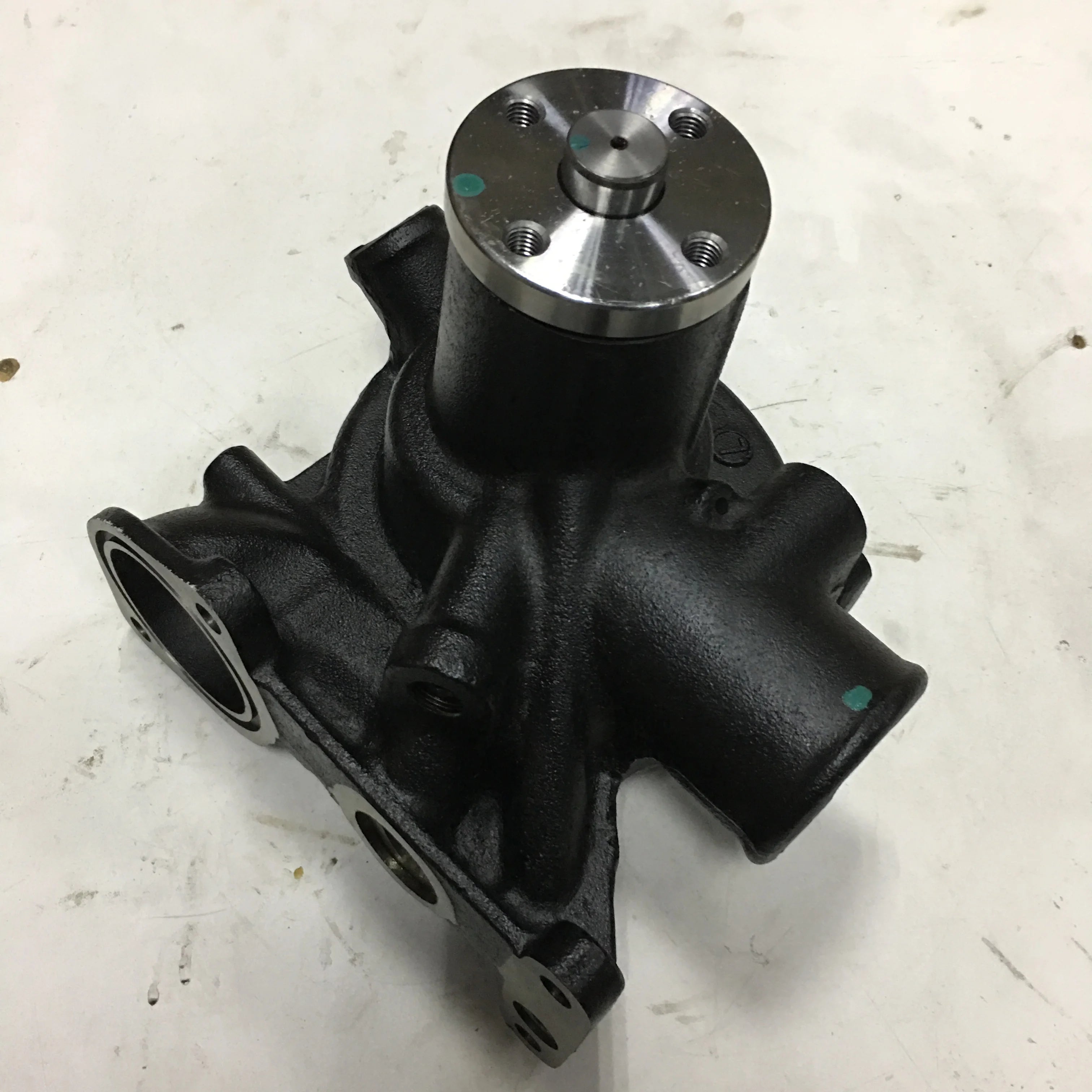 6D22T Engine Water Pump for Mitsubishi Fuso Truck Parts ME995716