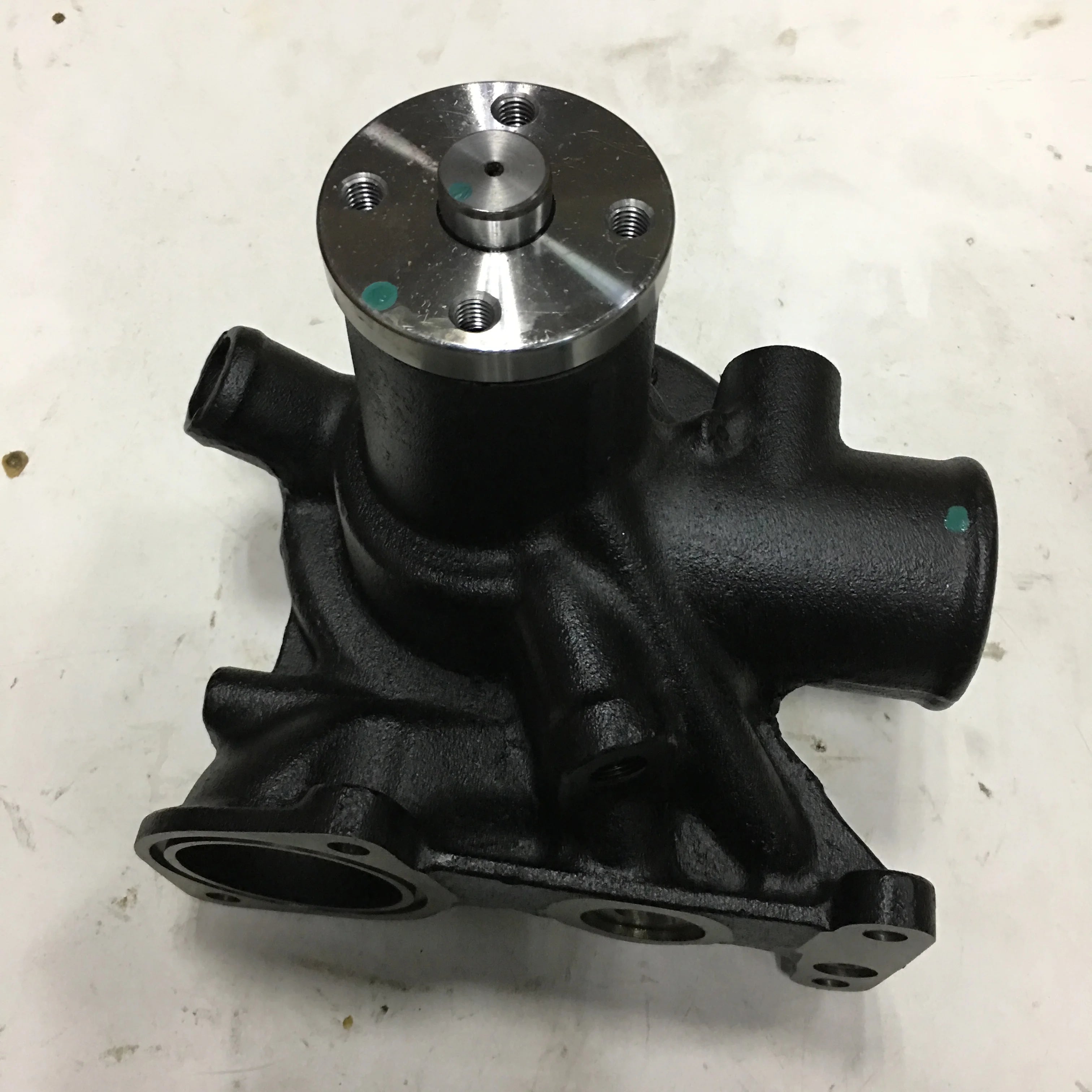6D22T Engine Water Pump for Mitsubishi Fuso Truck Parts ME995716