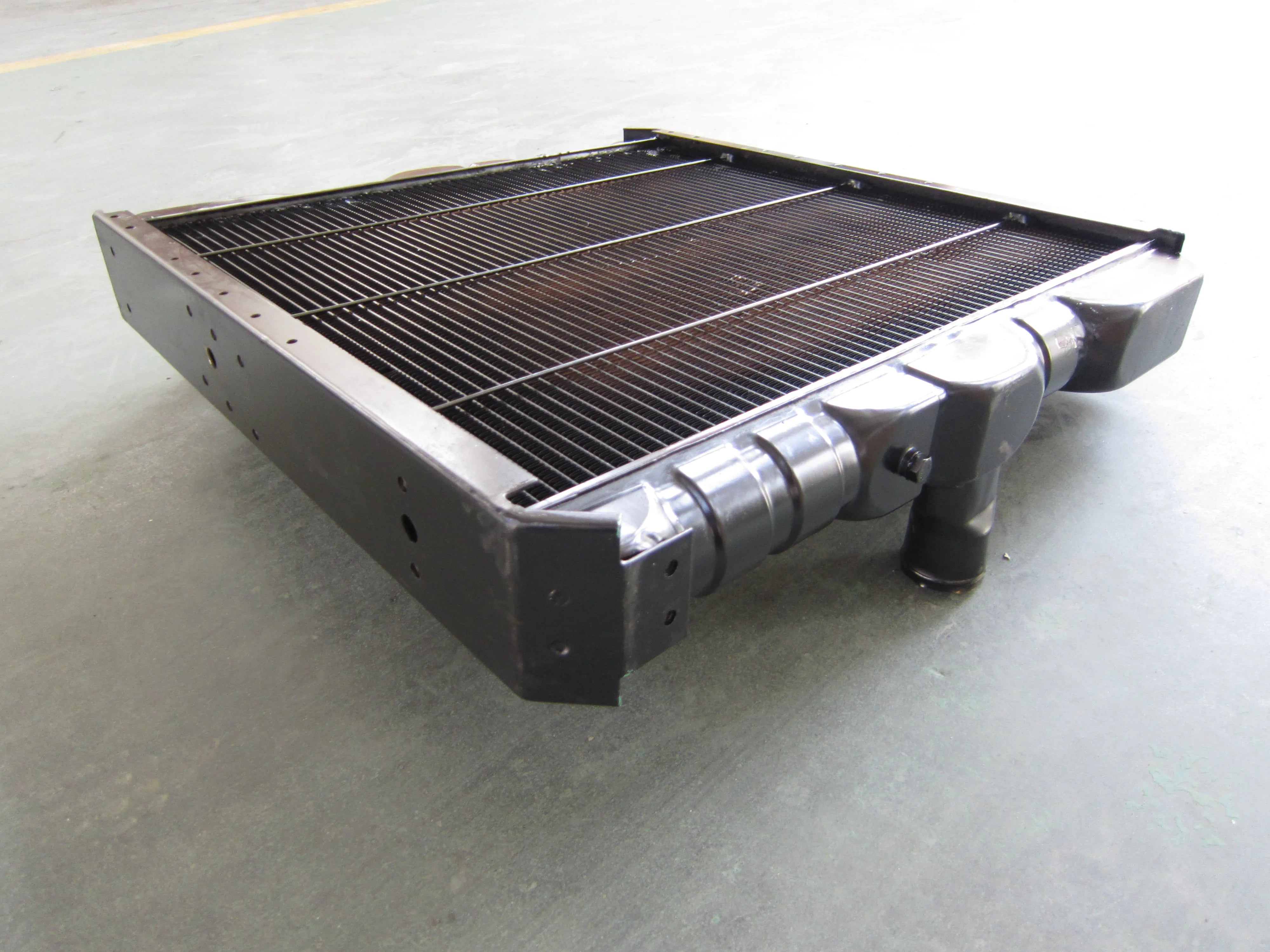 Radiator 21400-01Z73 21400-00Z06 for Nissan UD CWB450