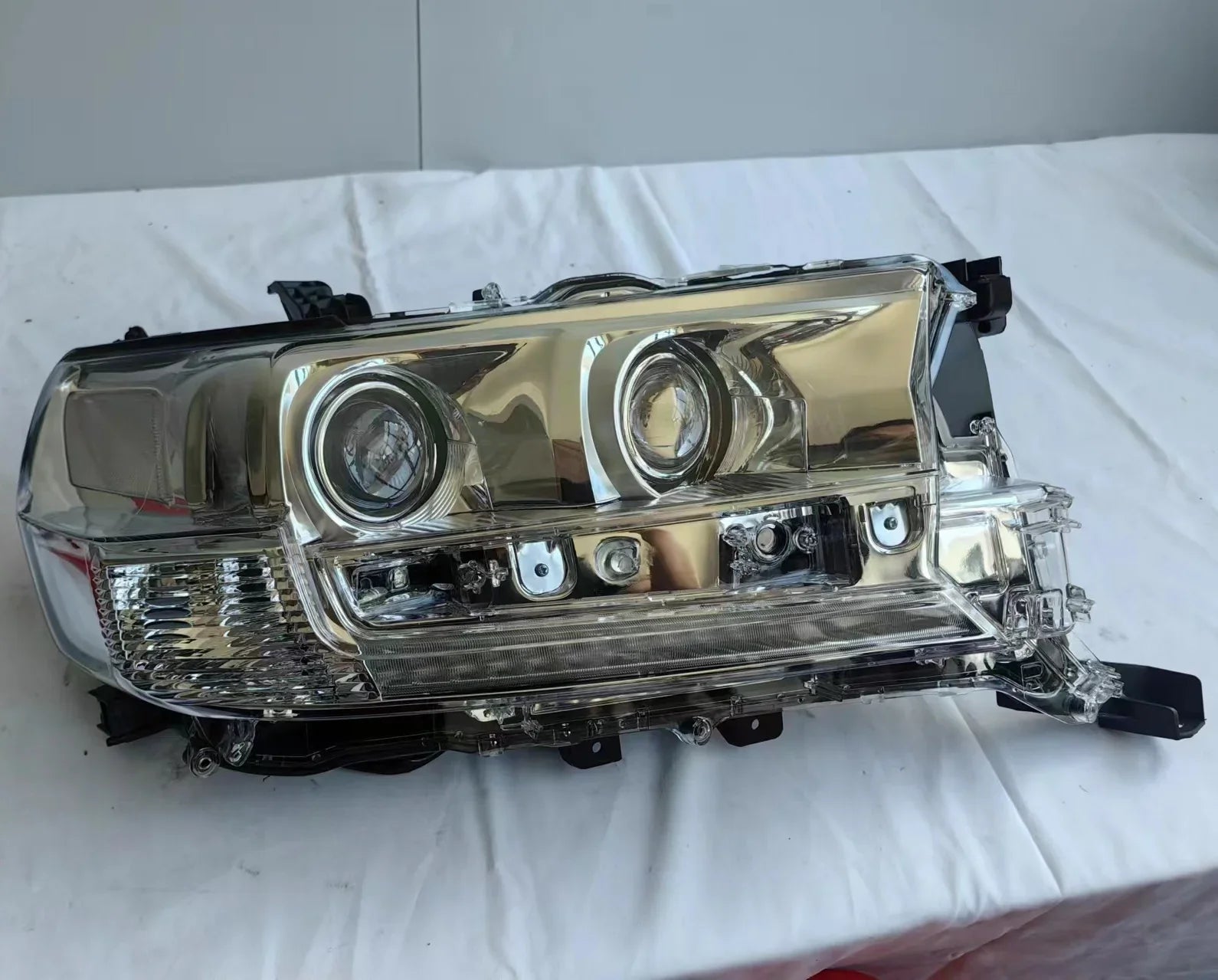 Headlights for Toyota Land Cruiser LC200 2016